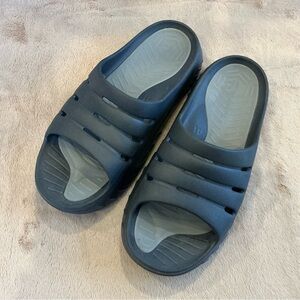 Fitville men’s sandals. Size 11 medium.